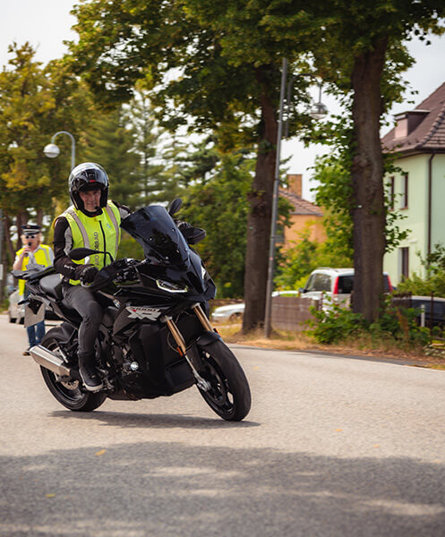 testride probefahrt bmw motorrad wernecke Mann auf BMW Motorrad bei einer Probefahrt auf dem Testride Event